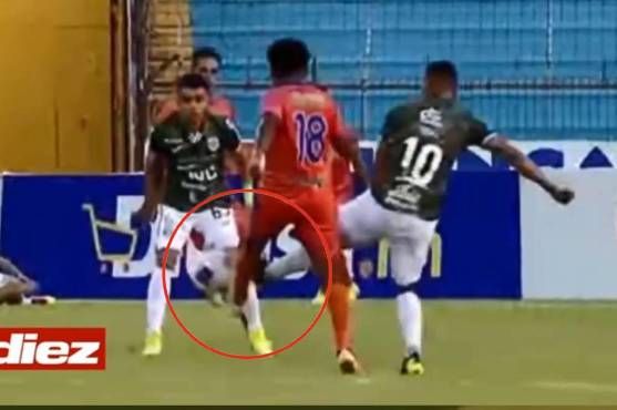 El inexistente penal a favor del Marathón que terminó en gol del argentino Juan Vieyra ante UPNFM