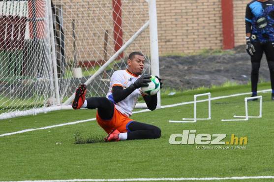 El portero Denovan Torres ha mostrado un tremendo nivel en los entrenamientos de pretemporada que se desarrollan en la capital hondureña.