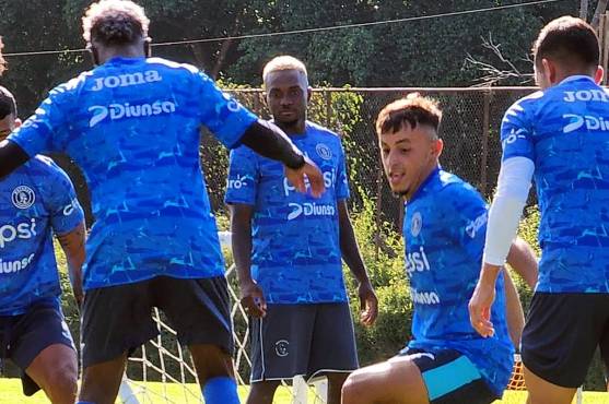 Carlos ‘Pin’ Gutiérrez y Kevin Álvarez de espalda, se integraron hoy al inicio de pretemporada de Motagua.
