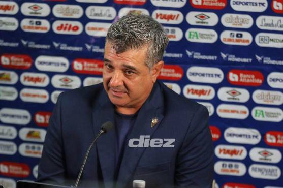 Diego Vázquez en conferencia de prensa tras ganar el clásico ante Olimpia. Foto: David Romero.