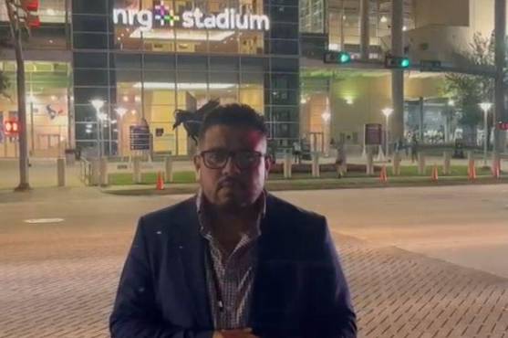 El periodista de DIEZ, Marvin Ávila, en las afueras del NRG Stadium tras el Real Madrid vs Manchester United.