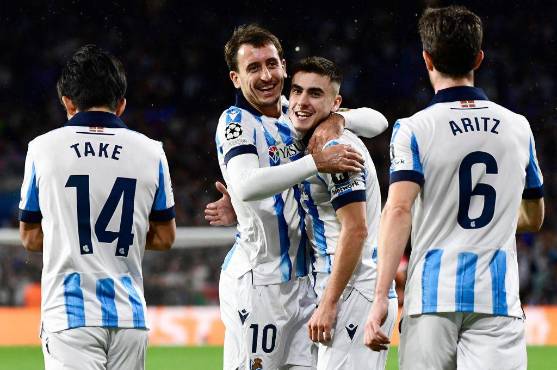 Real Sociedad, aparte de los tres goles, falló un penal en el primer tiempo y le anularon dos ante el Benfica. FOTO: AFP