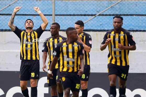 Real España tumbó a un dormido Cartaginés y agarra de una mano el billete a los cuartos de Liga Concacaf