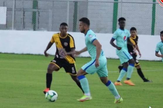 Marcelo Santos anotó el primer gol del compromiso contra el Génesis.