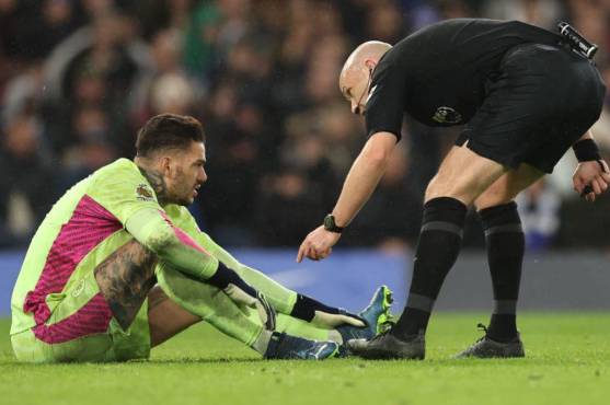 Ederson salió resentido del partido entre el Manchester City y Chelsea.