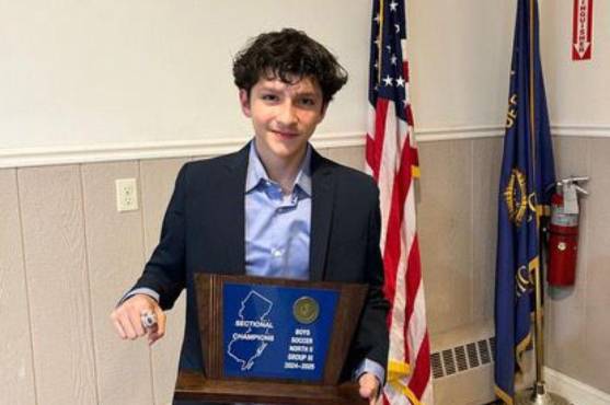 <b>Ethan Ortez </b>brilla en el ámbito deportivo y académico a sus 15 años. Foto: Cortesía.