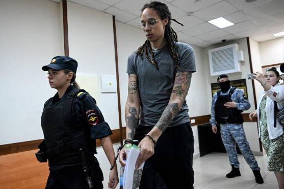 Brittney Griner fue detenida en un aeropuerto de Moscú cuando se encontraron en su equipaje.