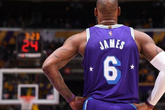 James todavía no muestra su mejor nivel en la NBA.