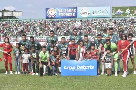 Marathón contó con el llenazo de su afición en el Yankel Rosenthal. FOTO: Héctor Edú