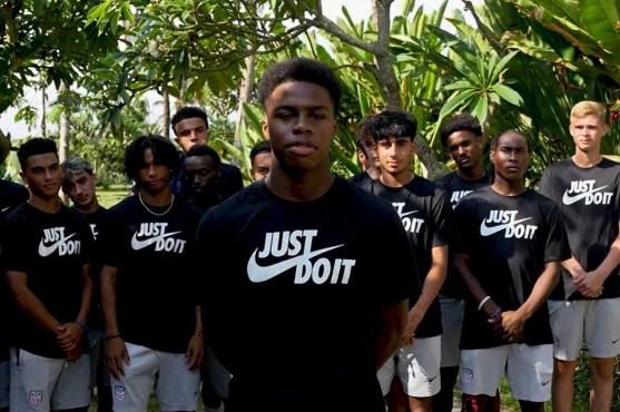 Maynor Figueroa apoyará a su hijo que juega en la Sub-16 del Liverpool.