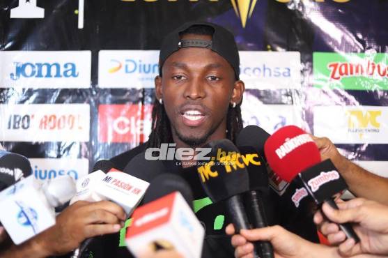 Alberth Elis habló de todo un poco en su llegada a Charlotte. FOTO: Mauricio Ayala.