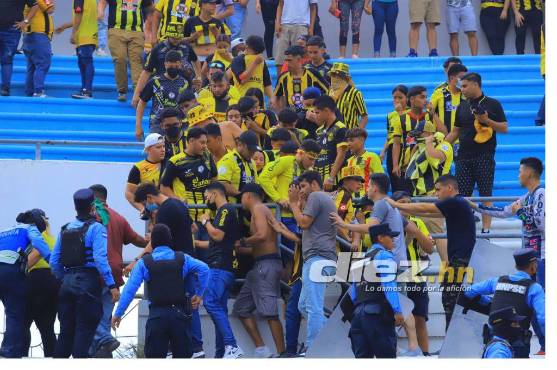 Aficionados del Real España tuvieron una disputa con los elementos de la Policía Nacional.