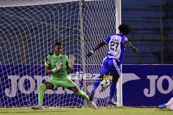 Así fue el gol de Óscar Suazo ante Marathón en el Olímpico. Foto: Yosep Amaya.