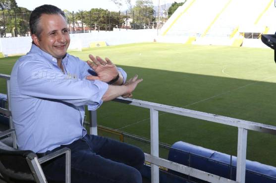 El jerarca del Real España considera factible que cualquier entrenador en la mesa que presente un plan viable, pueda tomar las riendas.