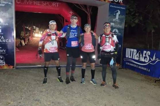 Hondureños al lograr finalizar la carrera.