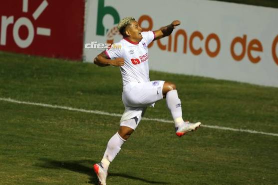 Olimpia golea a un apático Marathón y vuelve a subirse al liderato del Clausura-2022