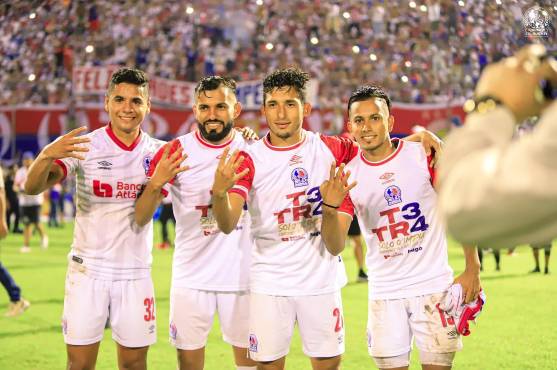 Carlos Pineda, Jorge Álvarez, José Mario Pinto y Edwin Rodríguez deben ganar masa muscular para soñar con jugar en Europa, dice Muma Bernárdez.