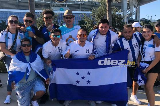 Una gran cantidad de aficionados hondureños comienzan a llegar al Hard Rock. FOTOS: Yoseph Amaya.