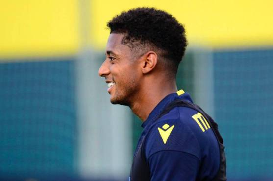 Choco Lozano ha sido titular en nueve de sus 14 partidos con el Cádiz en la 2022/23.