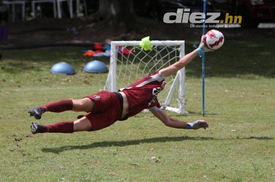 ¡Qué voladón! Jonathan Rougier nos mostró que su lesión de tobillo derecho es cosa del pasado. Foto: Andro Rodríguez.