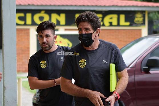 Héctor Vargas en esta aventura con el Real España siempre llega acompañado de su hijo.