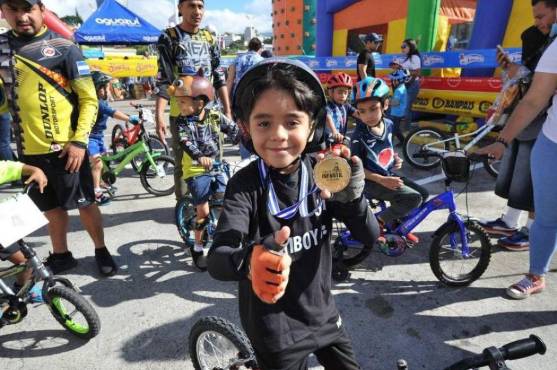 Los <b>campeones </b>de cada categoría se adjudicaron un <b>trofeo</b>, mientras que los segundos y terceros obtuvieron medallas.