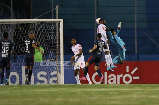 Arboleda, tras el gol anulado a Olimpia: ‘‘Aquí ya no podemos ni hablar porque te castigan, ellos se equivocan y pareciera que el equivocado es uno’’