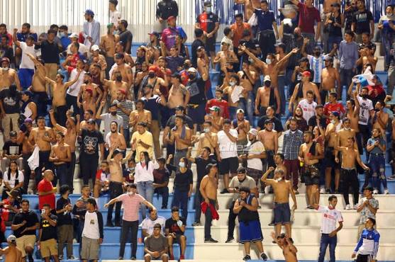 Aficionados del Olimpia se hicieron presente al estadio Nacional.
