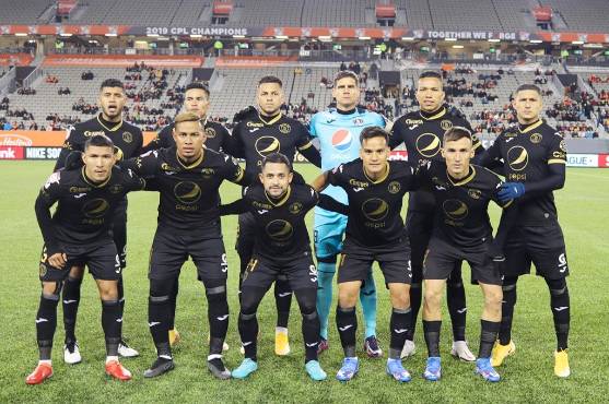 Kevin López (primero agachado) junto a sus compañeros del Motagua que fueron titulares en la ida de las semifinales de la Concacaf League ante el Forge FC.