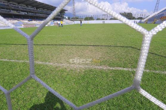El Estadio Morazán ostenta en su mayoría de grama bérmuda.