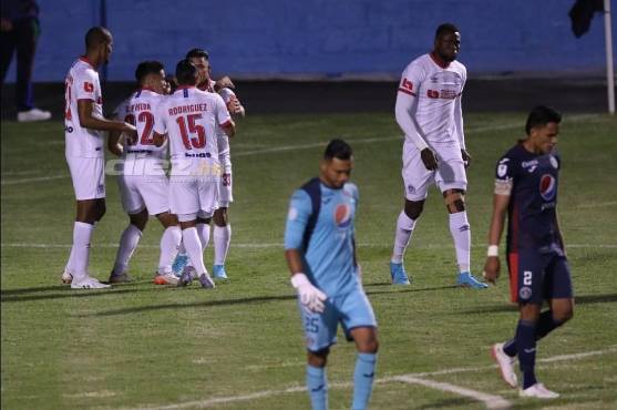 Motagua, con un hombre menos y con ayuda arbitral, sobrevive al Olimpia y se jugarán el pase a la final el domingo