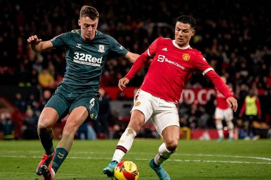 Dael Fry tuvo un duelo con Cristiano Ronaldo, pero el defensor estaba nervioso.