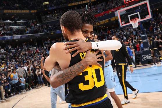 Ja Morant y Stephen Curry.