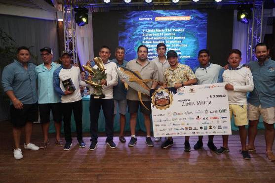 El equipo de Linda Maria se llevó un gran premio de 110 mil lempiras por ganar la categoría de Rodeo. FOTO: Mauricio Ayala.