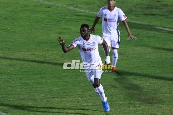 Así celebró Arboleda su gol ante los cocoteros en La Ceiba.