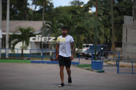 Agustín Auzmendi llegó caminando al estadio Juan Ramón Brevé, donde teníamos pactada una entrevista. Foto: Andro Rodríguez.
