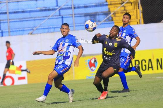 Exon Arzú, una de las joyitas del Real España, se fue en blanco en este partido.