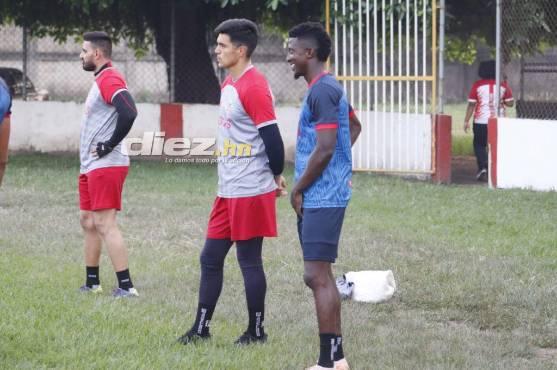 El portero uruguayo Rodrigo Rodríguez le ganó la titularidad a “Panchi” Reyes. Foto: José Luis Barralaga.