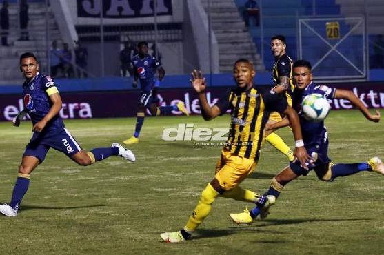 Real España sorprende con un equipo ‘B’ y le arranca el largo invicto al Motagua con doblete de Pedro Báez