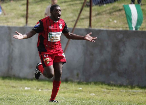 Rambo de León, el rey: Los futbolistas hondureños con más equipos en toda su carrera