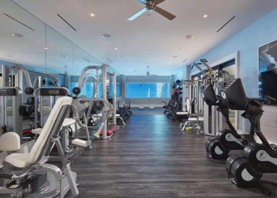 La infartante niñera sueca, ex de Tiger Woods, reduce el precio de su mansión para venderla