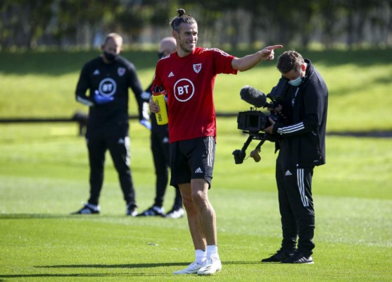 Es irreconocible: Gareth Bale muestra su verdadero 'look' en la selección de Gales