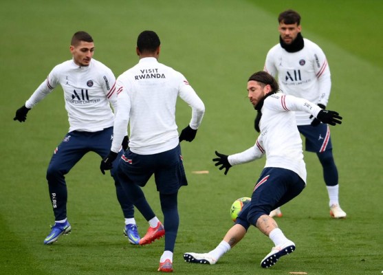 De acérrimos rivales a practicar juntos: así fue el reencuentro de Sergio Ramos con Messi en el entreno del PSG