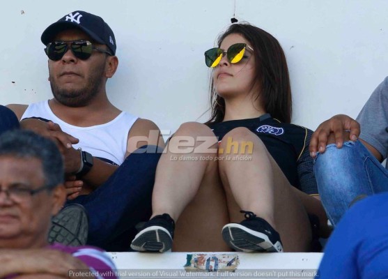 NO SE VIO: Fulminados por el calor, polémica, patadas y la bella del puerto