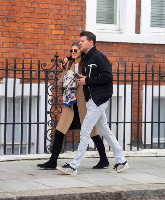 ¡Es 26 años menor! Así fue captado ex futbolista con su nueva novia y amiga de su hijo que murió