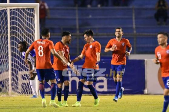 Alfonso Parot marcó el primer gol del partido tras una mala marca de Alberth Elis. FOTO: Yoseph Amaya.