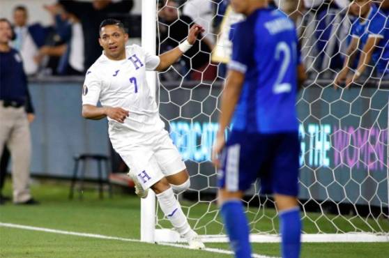 LOS ANGELES, CALIFORNIA - JUNE 25: Emilio Izaguirre #7 of Honduras scores Honduras&#39; fourth goal during the second half of Honduras v El Salvador: Group C - 2019 CONCACAF Gold Cup at Banc of California Stadium on June 25, 2019 in Los Angeles, California. Katharine Lotze/Getty Images/AFP