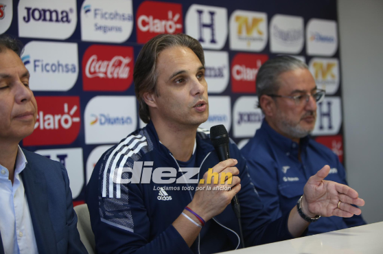 El excompañero de Cristiano Ronaldo agradeció a los directivos de Fenafuth por la oportunidad de llegar al país. Foto: Andro Rodríguez.