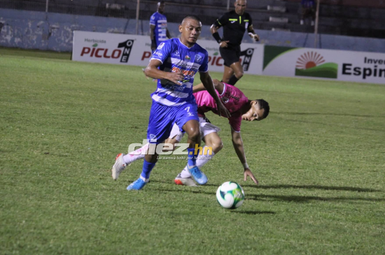 Victoria, con un golazo de Carlos Róchez in extremis, vence a Marathón y pone de cabeza los puestos de repechaje