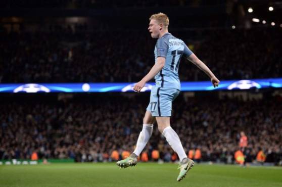 Kevin de Bruyne marcó un golazo vía lanzamiento libre; 2-1 gana el City. AFP